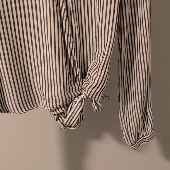 Gap Stripped Cross-front top - Picture 3 of 3